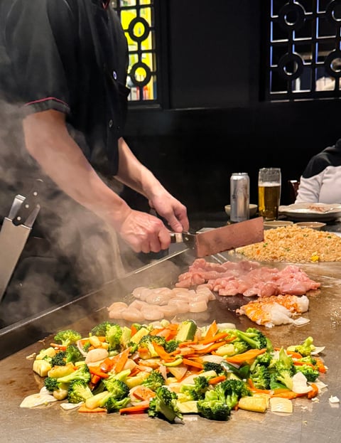 Teppanyaki Chef preparing food
